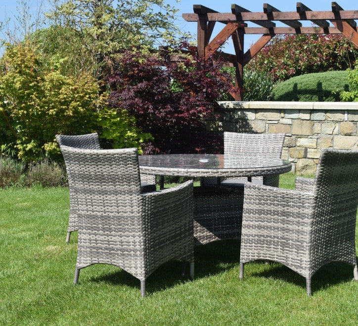 GIE Round Rattan Table and 4 Chairs