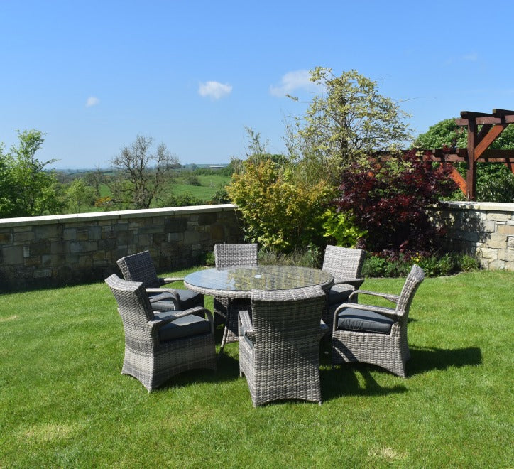 GIE Round Rattan Table and 6 Chairs