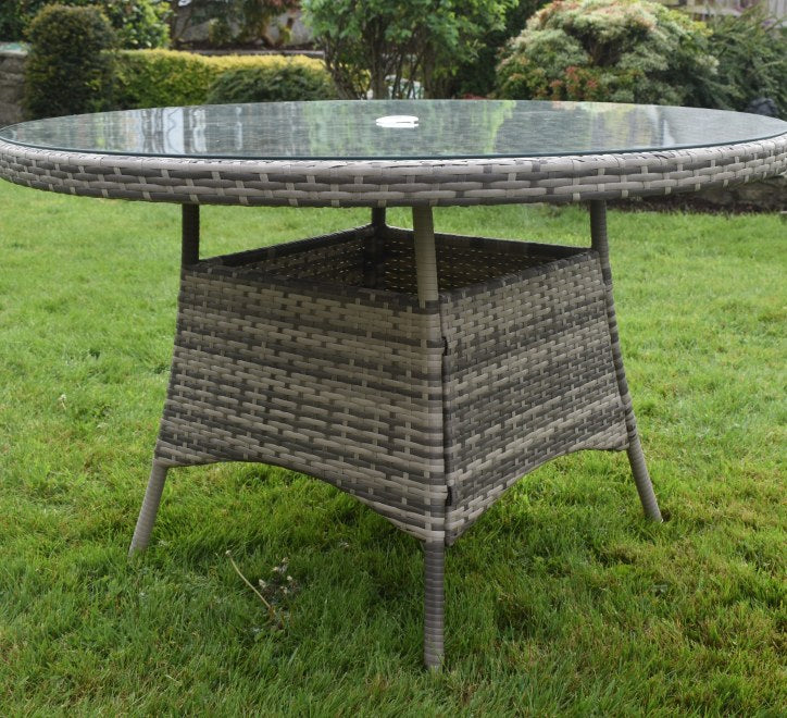 GIE Round Rattan Table and 6 Chairs