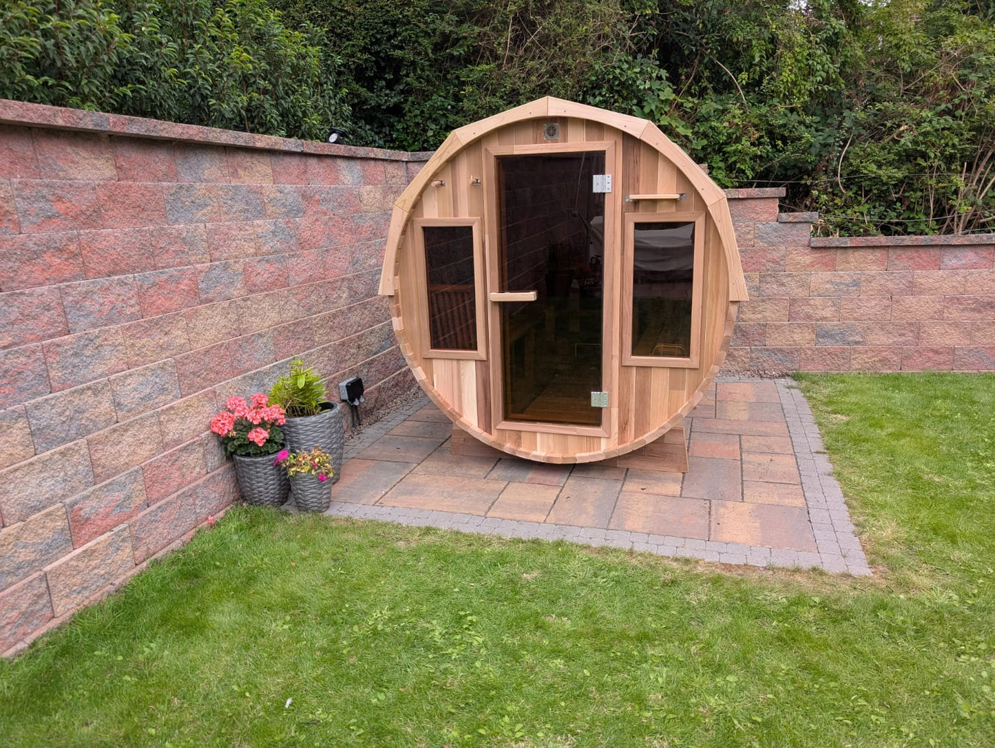 Canadian Red Cedar Wood 4 Person Sauna 1.8m Long by 1.8 Diameter Woodburn/electric