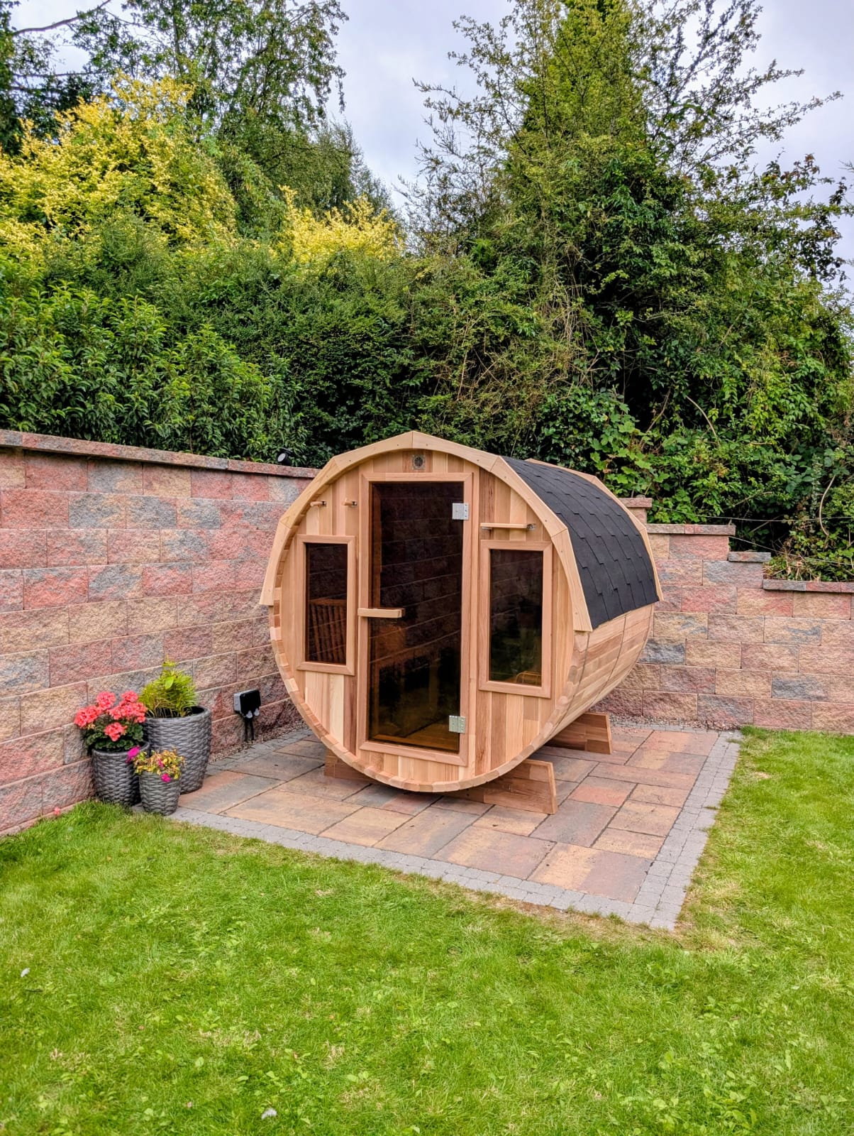 Canadian Red Cedar Wood 4 Person Sauna 1.8m Long by 1.8 Diameter Woodburn/electric