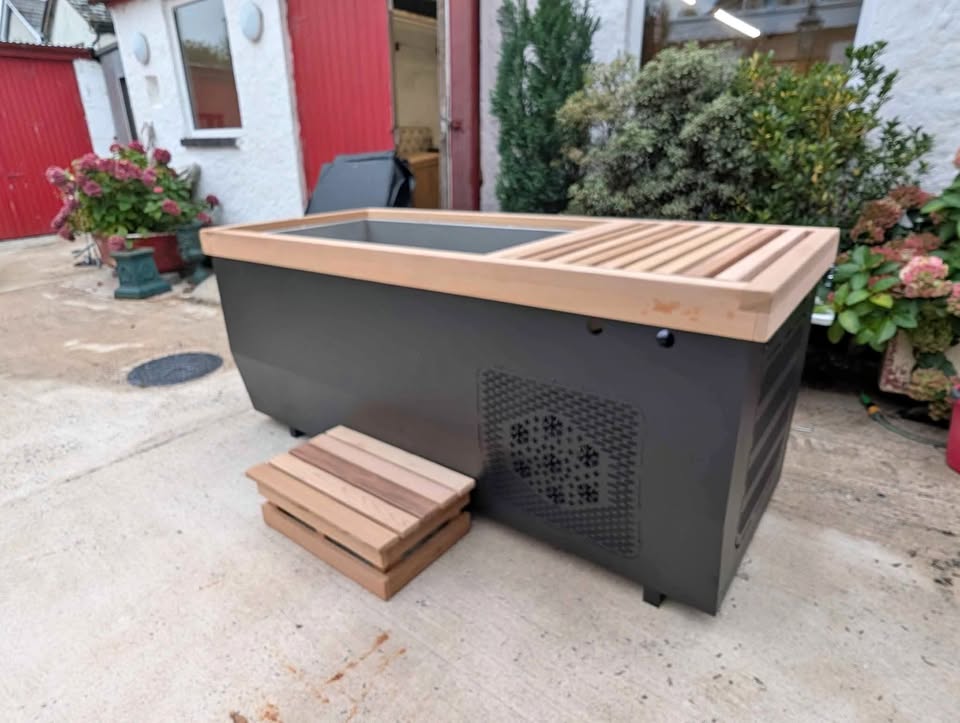 Red Cedar Cube Dual Action Hot/Cold Plunge Pool