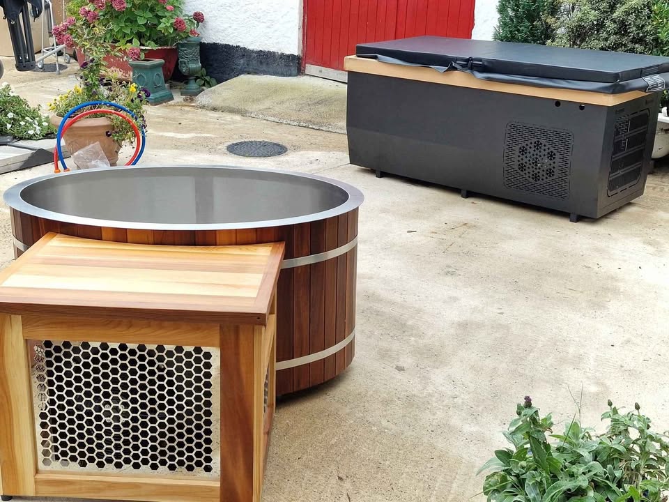 Red Cedar Oval Ice Bath