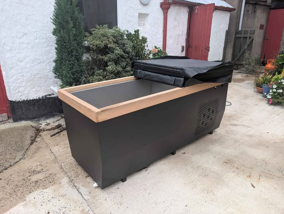 Red Cedar Cube Dual Action Hot/Cold Plunge Pool