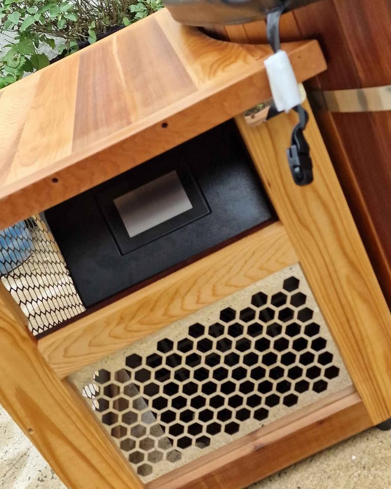 Red Cedar Oval Ice Bath