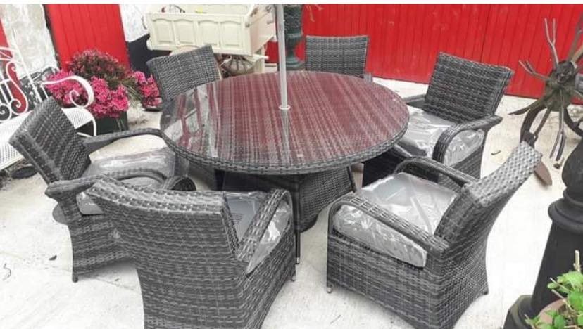 GIE Round Rattan Table and 6 Chairs